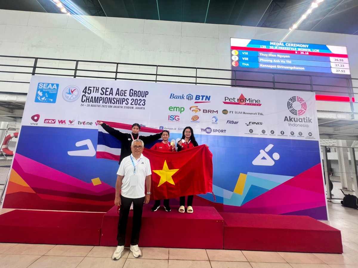 Vietnam enjoys gold rush on first day of SEA age group swimming champs